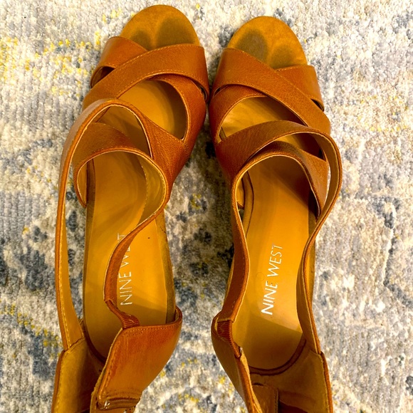 Women’s Nine West Wedge - Picture 3 of 3